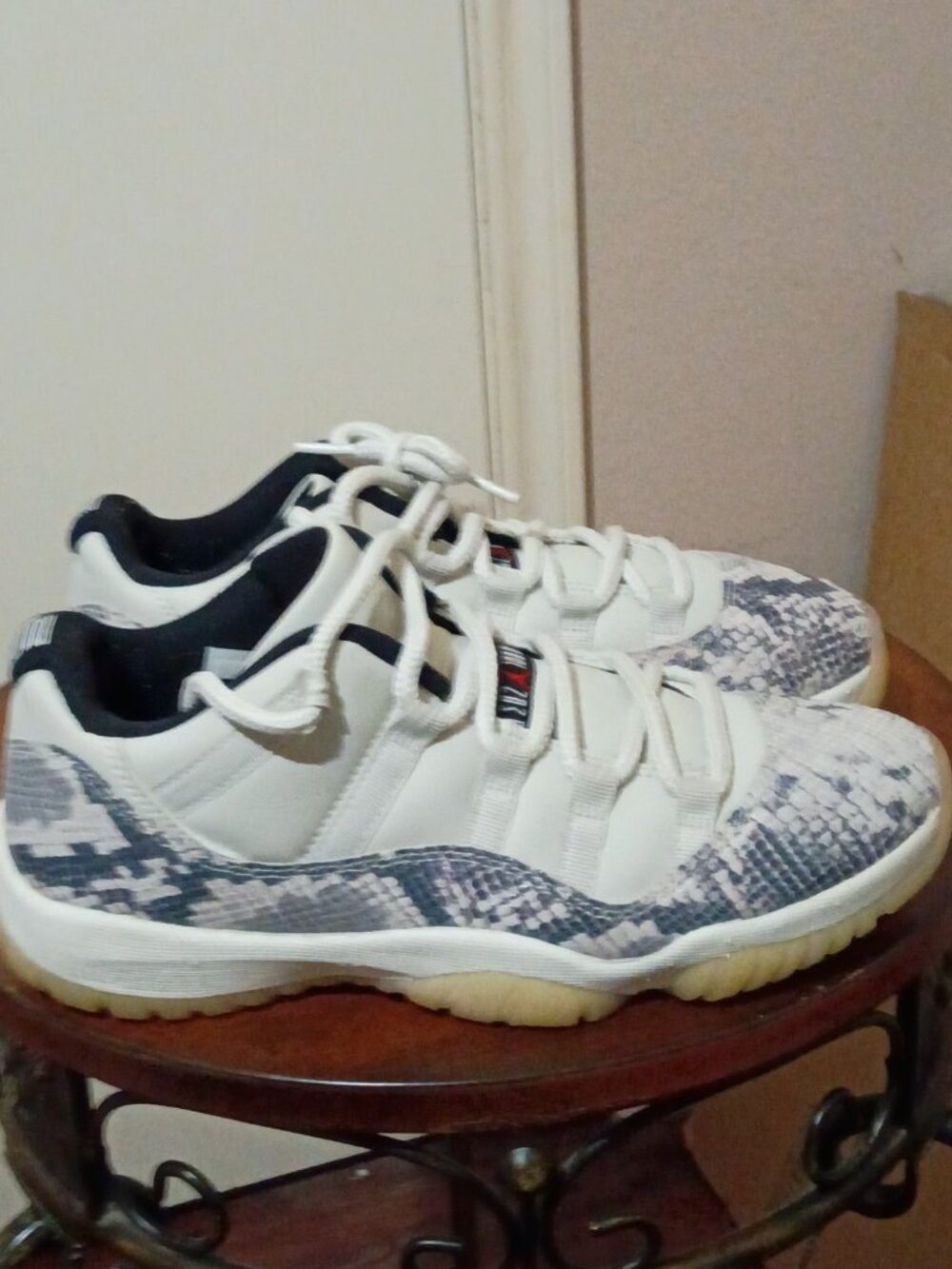 Nike Air Jordan 11 Low Snakeskin Light Bone CD6846-002 Men's Size 8